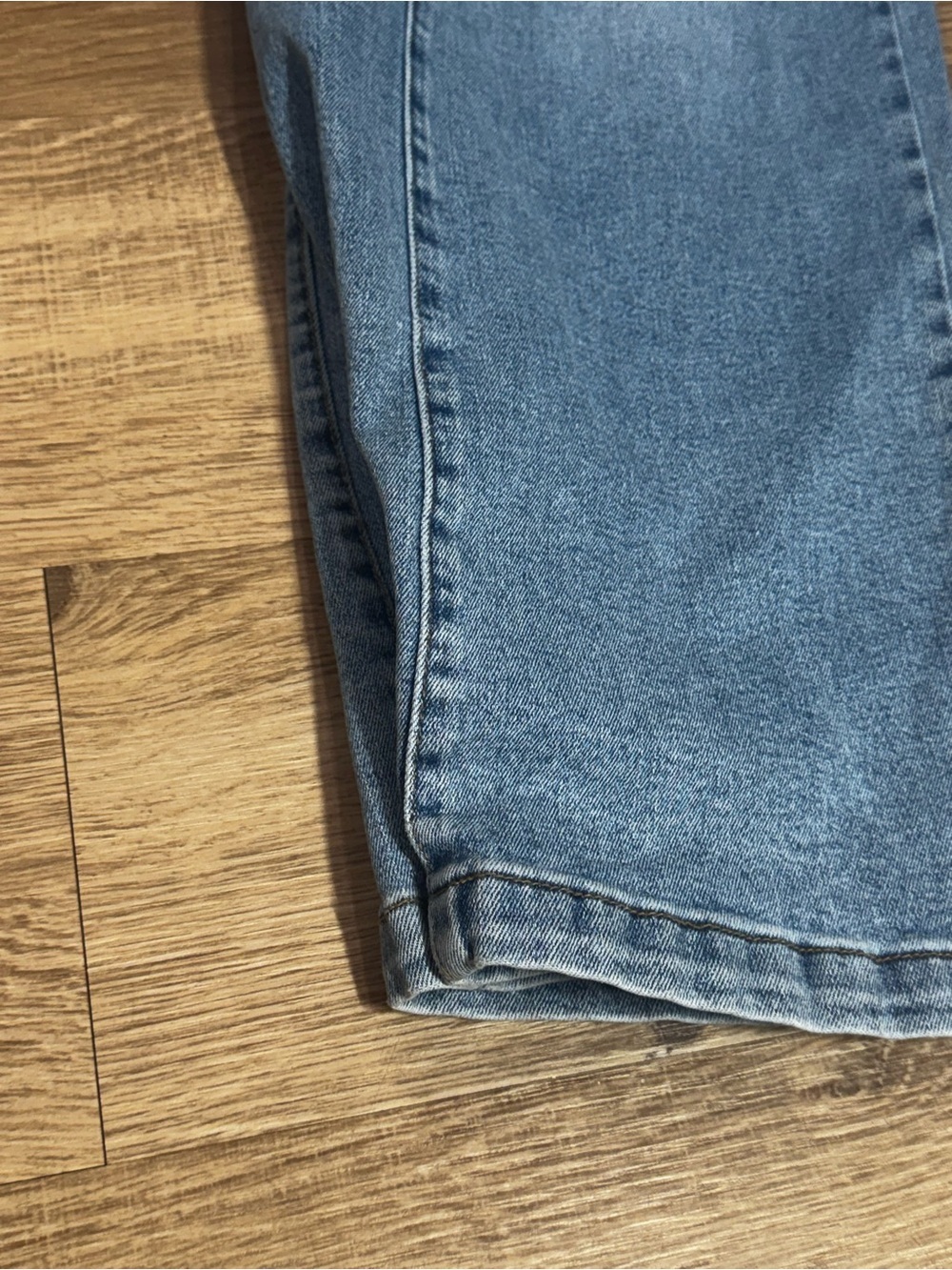 Risen Wide Leg Snap Hem Jeans NWT Light Wash High Rise Size 7/28 - Picture 3 of 10